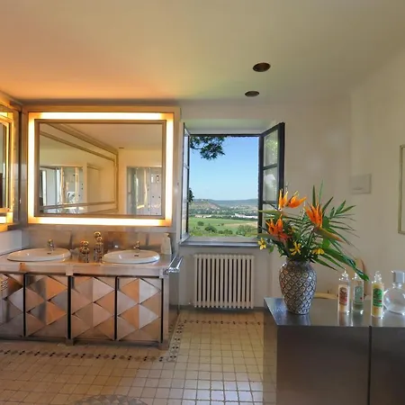 Margaret 8&2, Emma Villas Villa